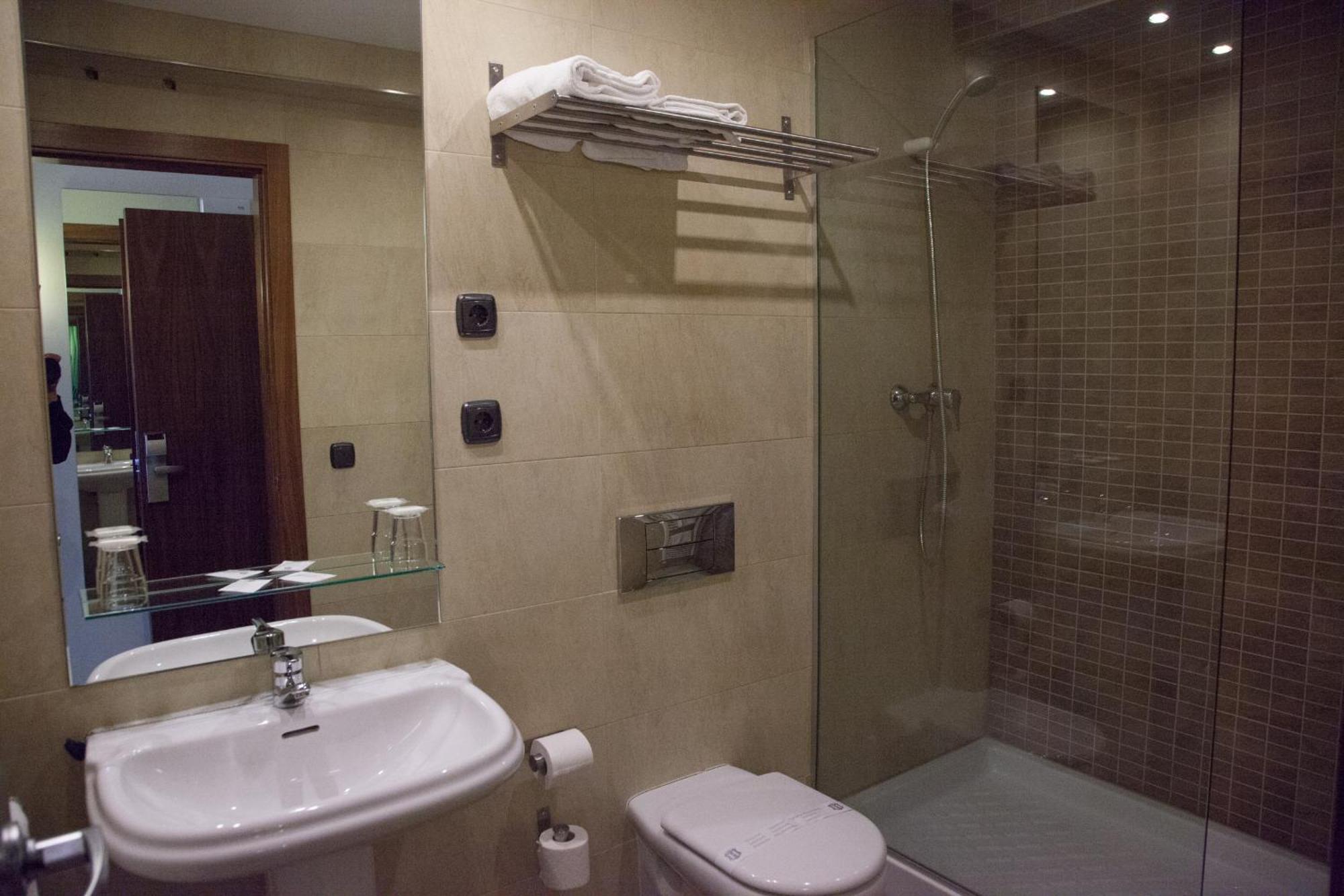אלססואה Hotel Izelai מראה חיצוני תמונה