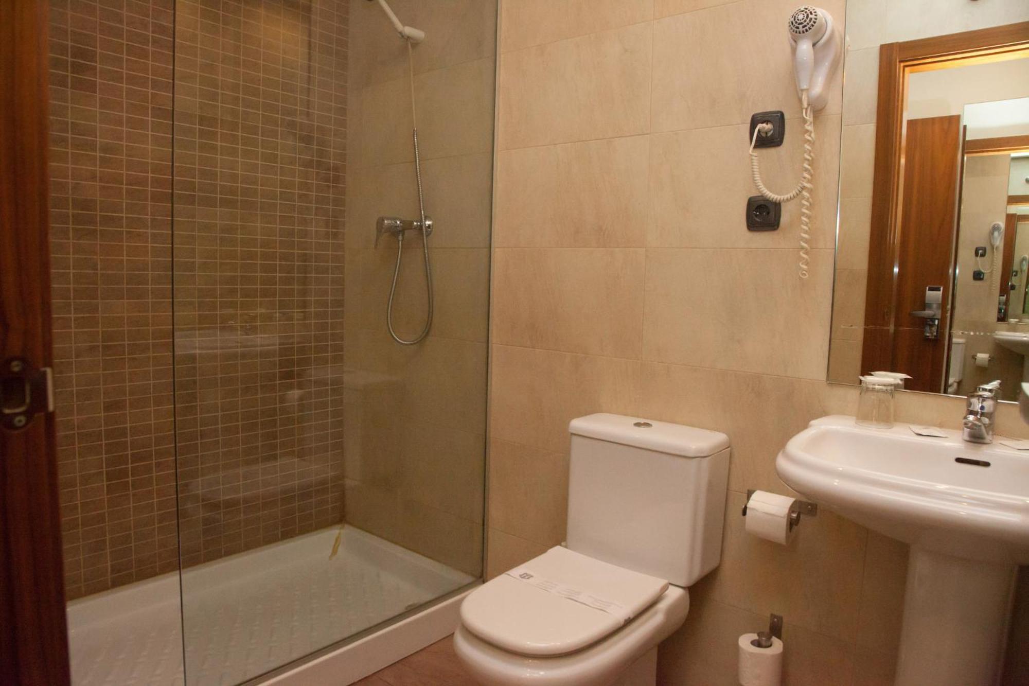 אלססואה Hotel Izelai מראה חיצוני תמונה
