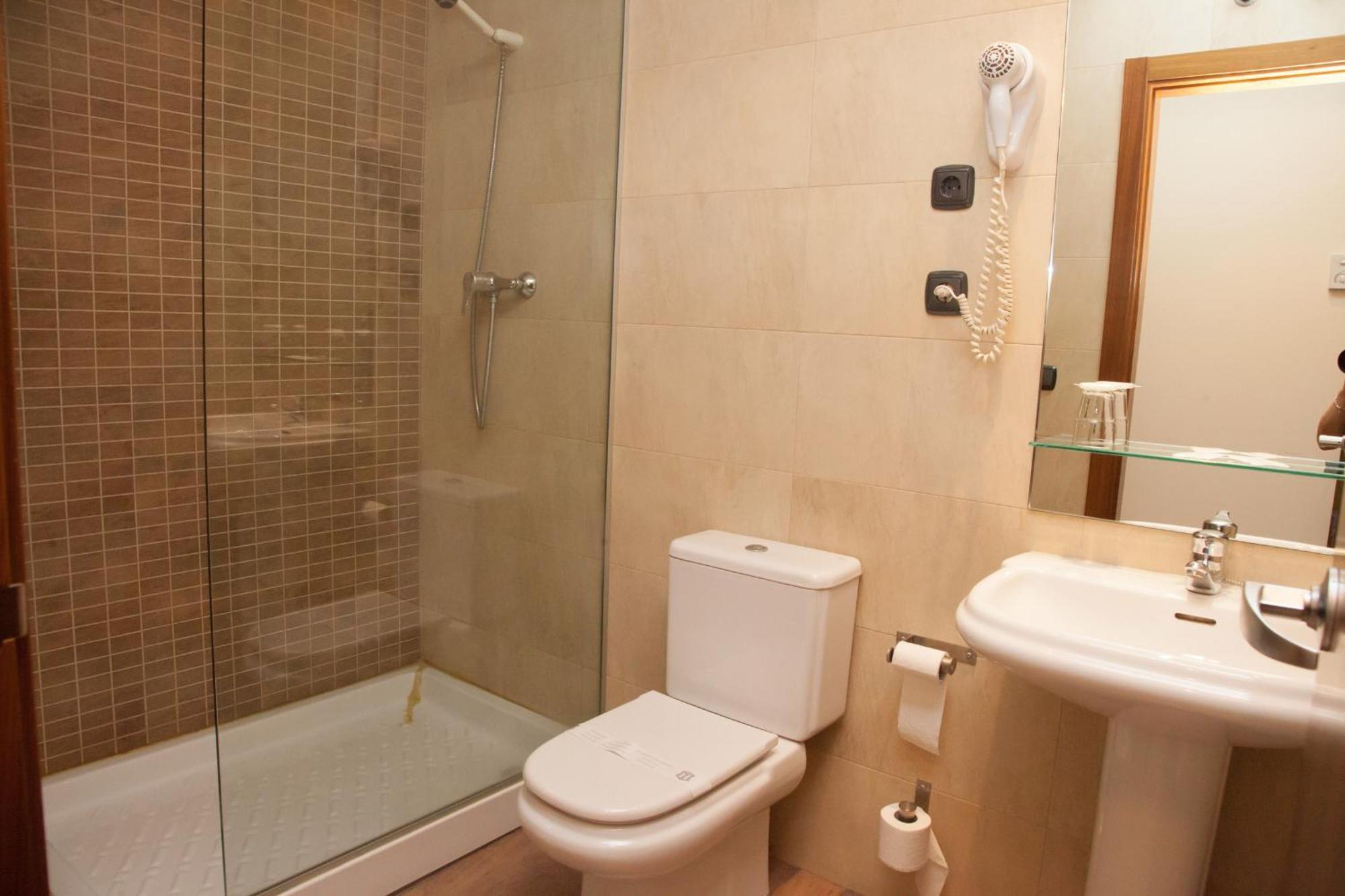 אלססואה Hotel Izelai מראה חיצוני תמונה