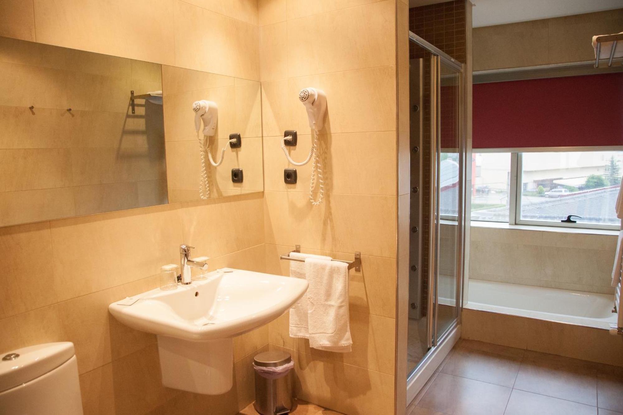 אלססואה Hotel Izelai מראה חיצוני תמונה